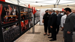 Kırşehir kent meydanında AA fotoğraflarının yer aldığı "15 Temmuz" sergisi açıldı