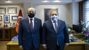 KKTC Cumhurbaşkanı Tatar, emekli Tuğgeneral Nihat İlhan'ın oğlu Prof. Dr. Mustafa Necmi İlhan'ı ziyaret etti