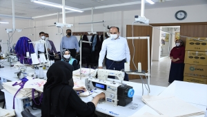 Konya Büyükşehir Belediye Başkanı Altay KOMEK'te üretim yapan kursiyerlerle buluştu