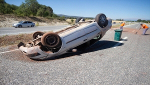 Konya'da otomobil devrildi: 2 yaralı
