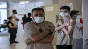 Kovid-19 aşılama programı bayramda da devam ediyor 