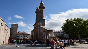 Memleket hasretini sonlandıran Sivaslılar, esnafın yüzünü güldürdü