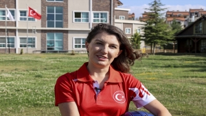 Milli paraşütçü Merve Gülşah Arslan'dan "uçuş rekoru"