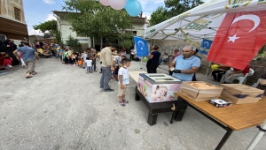 Niğde'de İHH'dan çocuklara dondurma