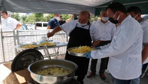 Niğde'de vatandaşlara yaklaşık 2 ton kızartılmış patates dağıtıldı