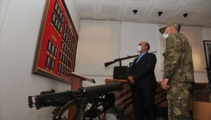 Polatlı'da yangın çıkarmaya çalışan şüpheliye müdahale eden emekli albaya plaket verildi