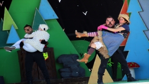 Şarkışlalı çocuklar "Kuzu Maydanozun Maceraları" oyunu ile eğlendi