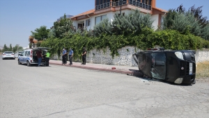 Sivas'ta 2 hafif ticari araç çarpıştı: 3 yaralı