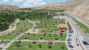 Sivas'ta bayramın son günü piknik alanları doldu 