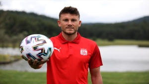 Sivasspor'un yeni transferi Sefa Yılmaz: "Bu takımın bir parçası olmak gurur verici"