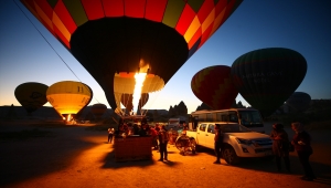 Tatilciler bayramı Kapadokya semalarında karşıladı