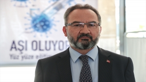 Tıp fakültesi öğrencilerinden aşı kampanyalı mezuniyet töreni