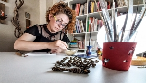 Topkapı Sarayı'nda öğrendiği tezhibi geleceğe taşımak için uğraşıyor