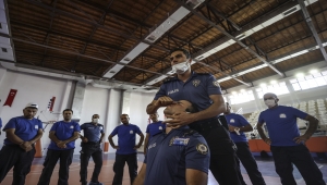 AA'nın Savaş Muhabirliği Eğitimine katılanlar araç güvenliği ve ileri sürüş teknikleri dersi aldı 