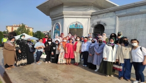 AK Parti Eskişehir Kadın Kolları vatandaşlara aşure ikram etti 