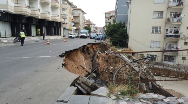 Ankara'da bir inşaatın istinat duvarı çöktü