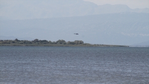 Balık avlamak için tekneleriyle göle açılan 5 arkadaştan biri kayboldu