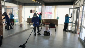 Beypazarı İlçe Belediyesi spor merkezlerini temizliyor