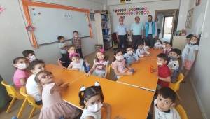 Beypazarı'nda Kur'an kursu öğrencileri, kumbaralarını afetzedeler için açtı