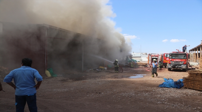 Karaman'da kereste deposunda yangın çıktı