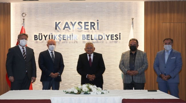 Kayseri'de 17 belediye başkanı maaşlarını afetzedeler için bağışladı