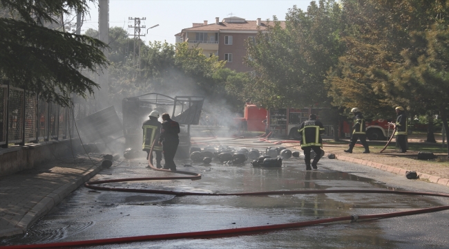 Kayseri'de park halindeki tüp yüklü kamyonette çıkan yangın söndürüldü