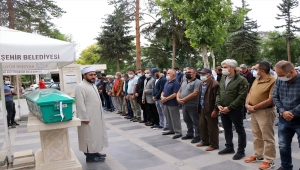 Kayseri'de trafik kazasında ölen öğretmen toprağa verildi