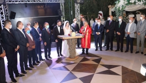 Kayseri Üniversitesi Rektörü Karamustafa'nın mutlu günü