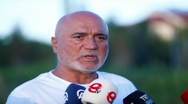 Kayserispor'un yeni teknik direktörü Hikmet Karaman, takımla ilk antrenmanına çıktı: