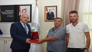 Kızılcahamam Belediye Başkanı Acar'dan sel felaketinde görev yapan personele plaket