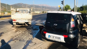 Konya'da kamyonet ile otomobilin çarpışması sonucu 8 kişi yaralandı