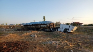 Konya'da tır şarampole devrildi: 1 yaralı
