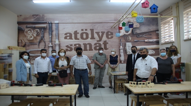 NEÜ'nün yürüttüğü AB destekli proje kapsamında Cahit Zarifoğlu İlkokulu ziyaret edildi