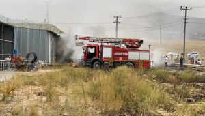 Niğde'de plastik fabrikasında çıkan yangın söndürüldü