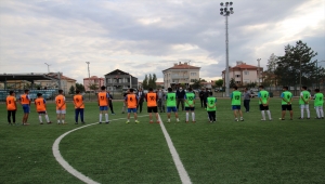 Şarkışla Kaymakamı Necati Aktan, yaz spor okullarındaki öğrencileri ziyaret etti