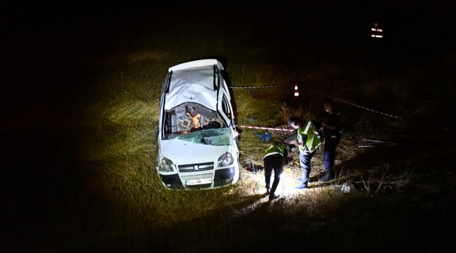 Sivas'ta hafif ticari araç şarampole devrildi: 1 ölü, 5 yaralı