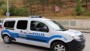 Sivas'ta hastayla tartışırken başına kapı çarpan doktor yaralandı