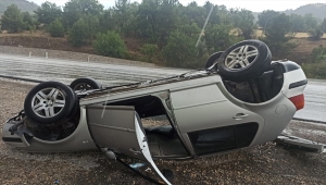 Sivas'ta otomobil devrildi: 6 yaralı