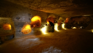 Tarihi yamaç yerleşimi Kayaşehir'de ortaya çıkarılan at ahırı müzeye dönüştürülüyor