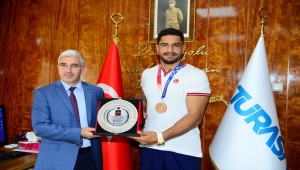 Tokyo 2020'de bronz madalya kazanan Taha Akgül, TÜRASAŞ'ı ziyaret etti