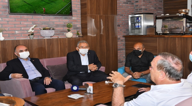 Vali Günaydın ve Başkan Büyükkılıç'tan, Irak A Milli Futbol Takımı'na ziyaret