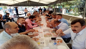 Yahşihan'da esnaf vatandaşlara aşure ikramı