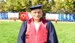 73 yaşında ikinci üniversitesini bitirdi, hukuk da okumak istiyor