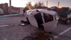 Aksaray'da hafif ticari araçla otomobil çarpıştı, 1 kişi öldü