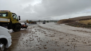 Ankara'nın Gölbaşı ilçesinde sağanak etkili oldu