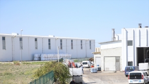 Asit kuyusuna düşerek ölen fabrika sahibi ile işçinin cenazeleri defnedildi