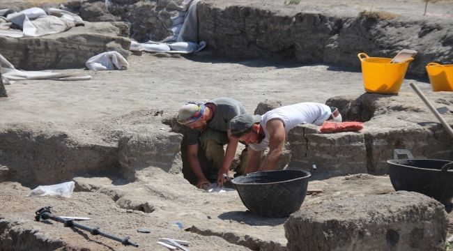 Çatalhöyük'te Neolitik evin hücre mekanlarında çoklu mezarlar bulundu