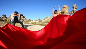 Çektiği fotoğraf ve kliplerle Kapadokya'nın tanıtımına katkı sağlıyor