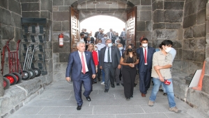 CHP Sözcüsü Öztrak, Kayseri'de esnafı ziyaret etti