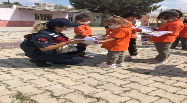 Eskişehir'de "Güvenli Okul, Güvenli Gelecek Projesi" kapsamında jandarma ekipleri denetim yaptı